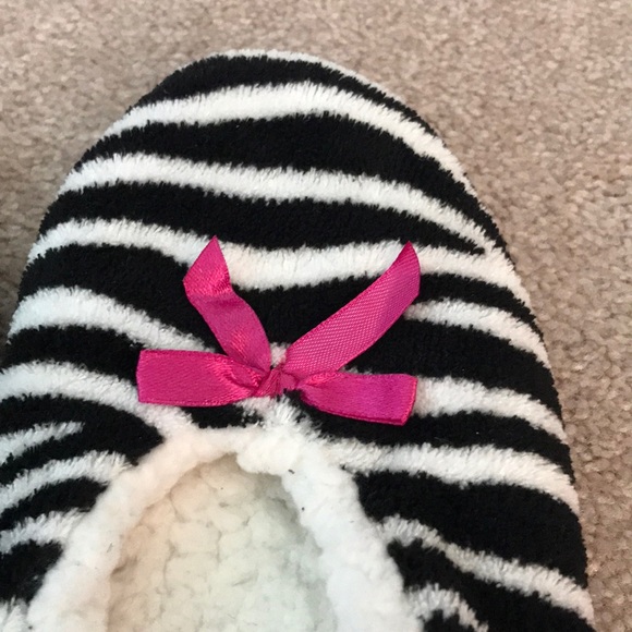Women’s Slippers - Picture 2 of 3
